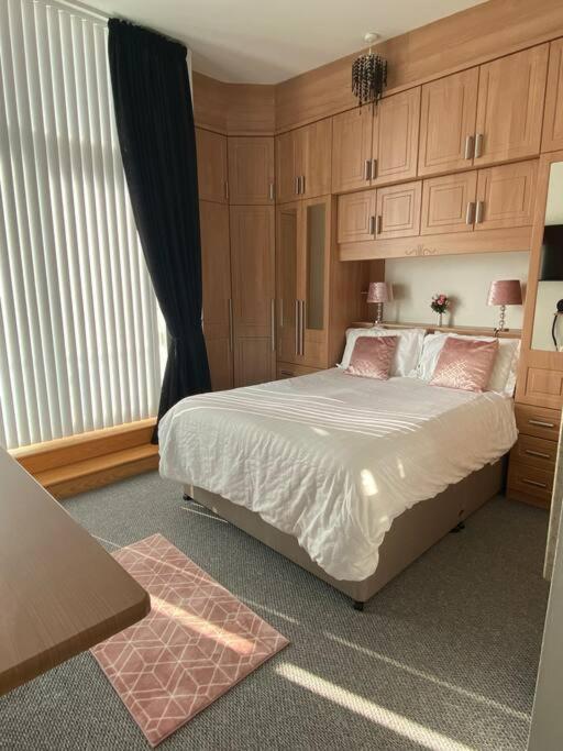 3 Bedroom Penthouse Apartment In Larne Eksteriør billede