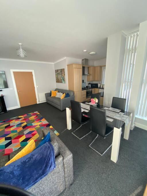 3 Bedroom Penthouse Apartment In Larne Eksteriør billede